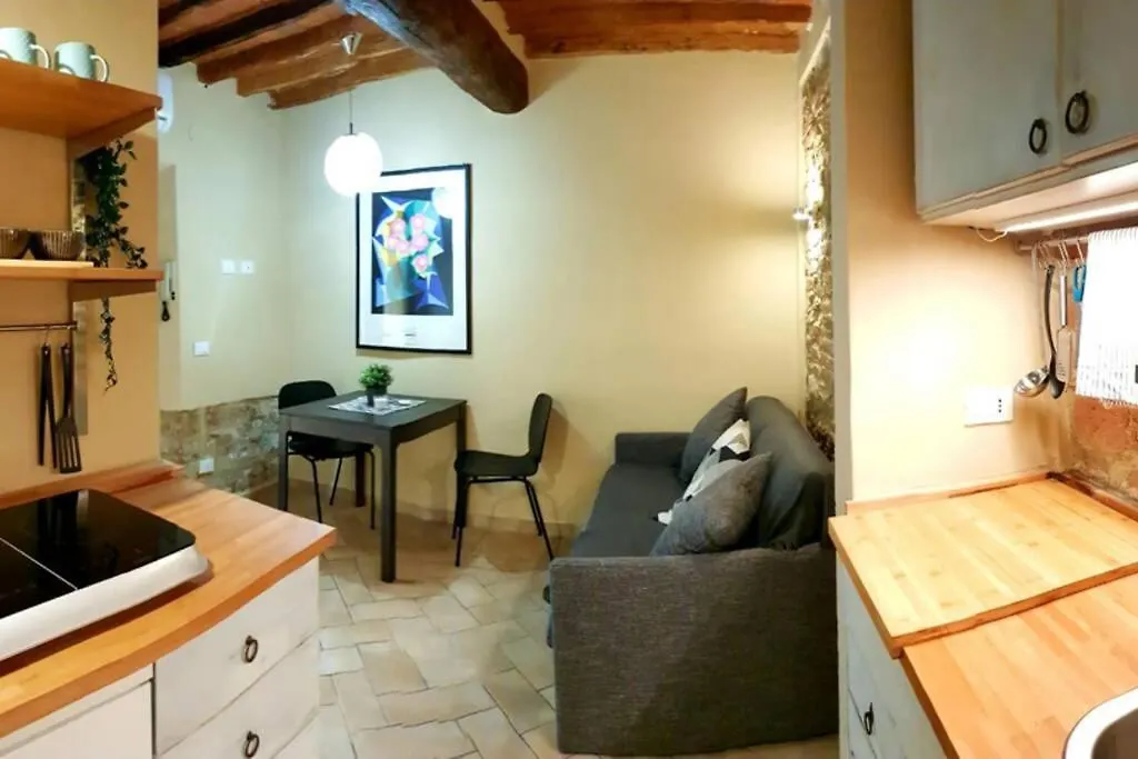Tra Miracoli E Cavalieri Apartment Pisa 0*,